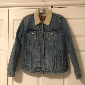 Levi’s women’s trucker jacket